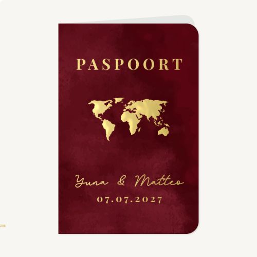 Trouwkaart met folie paspoort wereld