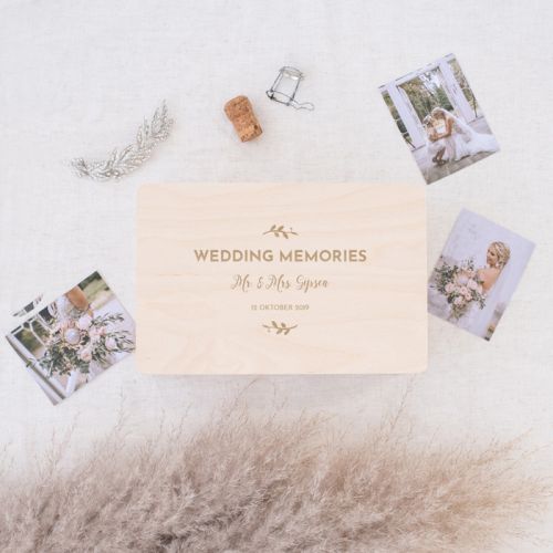 Houten wedding memories box met takjes en namen