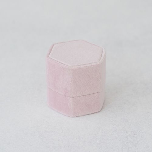 Velvet ringdoosje hexagon Rose Quartz (1 ring)