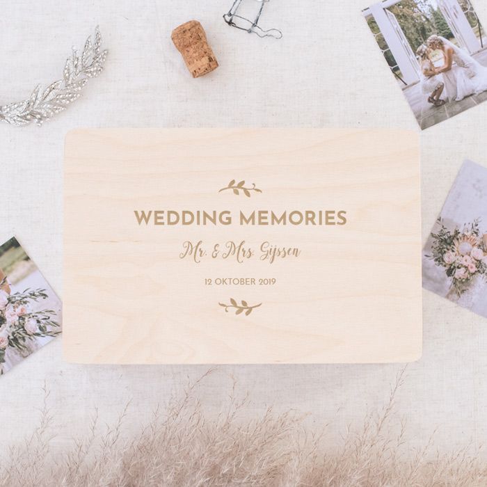 Houten wedding memories box met takjes en namen