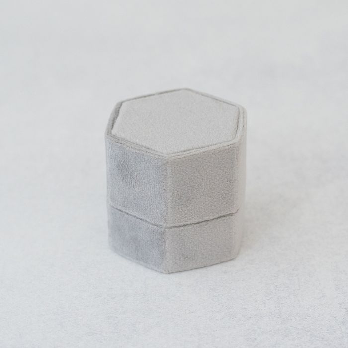 Velvet ringdoosje hexagon Marble Grey (1 ring)
