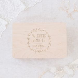wedding memory box hout met krans en namen