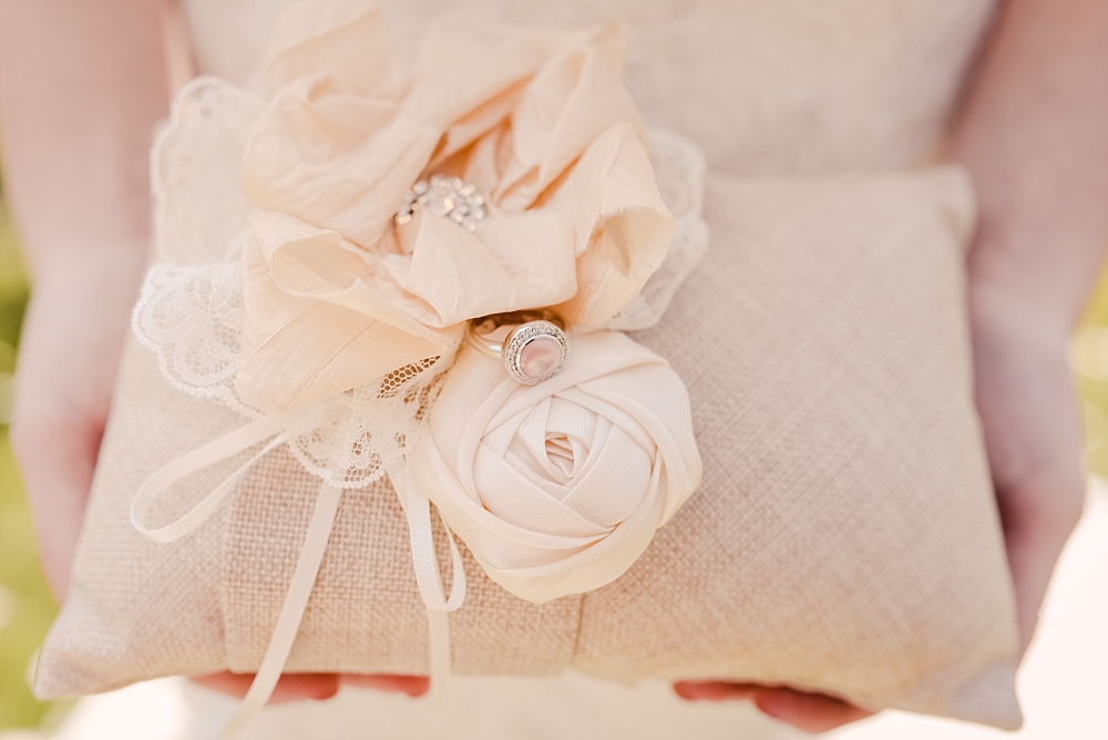 Inspiratie: blush barn wedding - Originele ideeën voor ringdoosjes