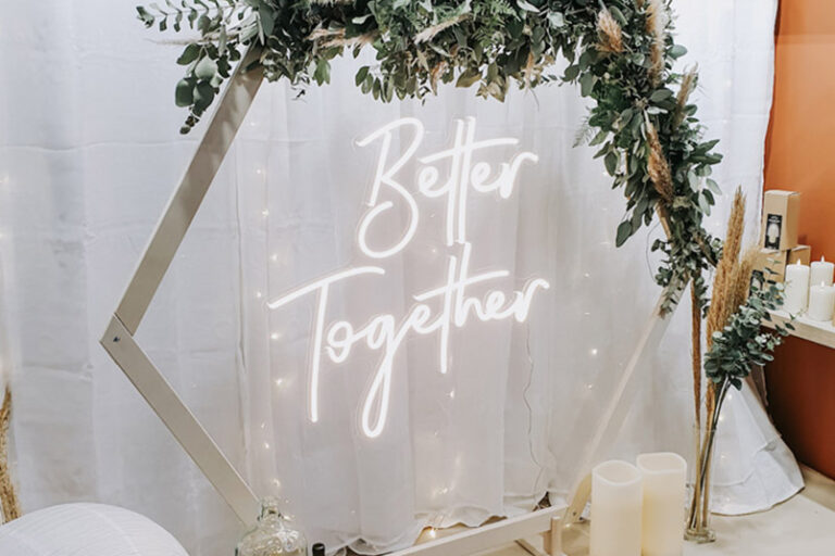 Hoe decoreer je een backdrop frame voor je bruiloft?